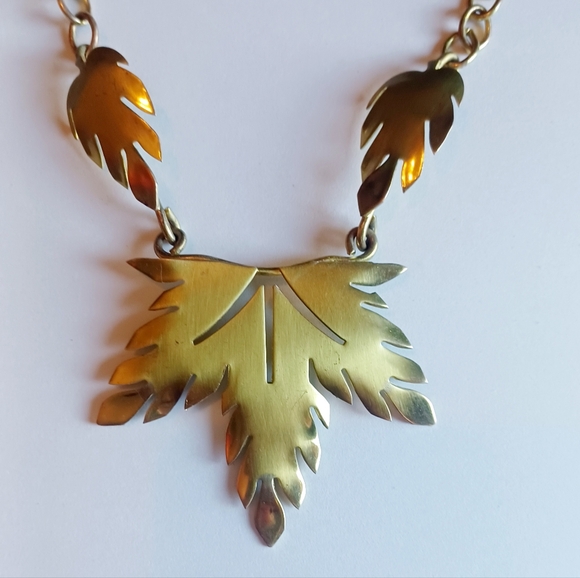 Midcentury Handcrafted Artisan Choker Necklace Brass Maple Leaf - Picture 3 of 3